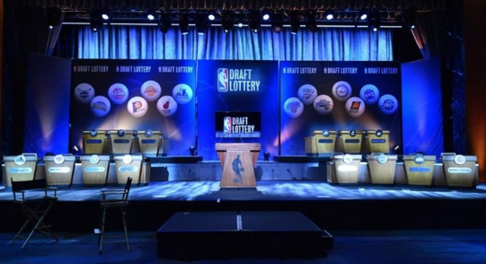 名记:NBA推迟乐透抽签和新秀联合试训意味有意重启常规赛 名记:NBA推迟乐透抽签和新秀联合试训意味有意重启常规赛