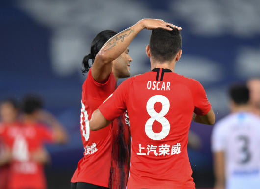 中超-上港4-1送泰达6连败 奥斯卡两传一射4外援均破门