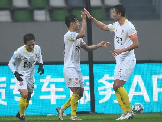 足协杯-长春亚泰4-0大胜上海上港 麦麦提艾力轰世界波