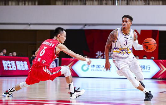 CBA-北控105-92轻取青岛 约瑟夫-杨28分亚当斯13中2