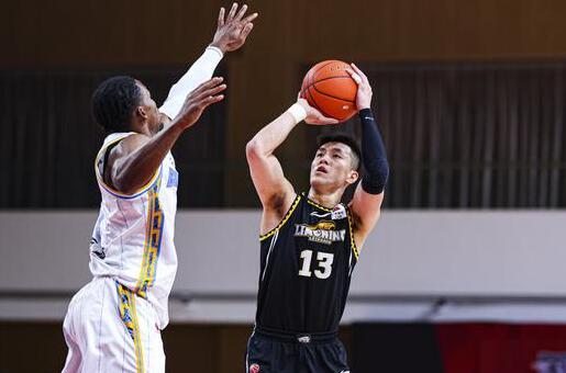 CBA-辽宁105-83击败北京取得4连胜 郭艾伦看14+9西蒙斯20分