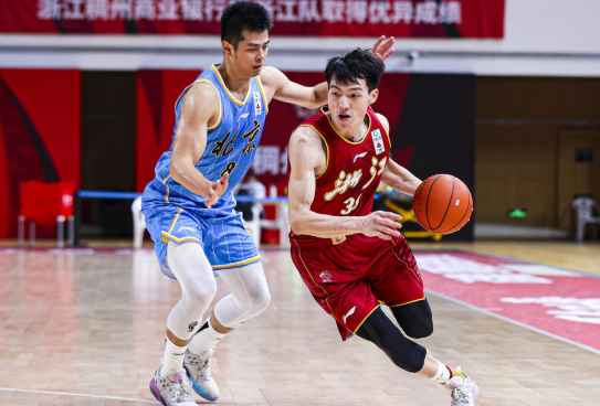 CBA-浙江106-104险胜北京 兰兹博格28+4翟晓川空砍21+11