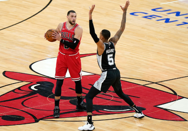 NBA-马刺106-99逆转公牛获2连胜 珀尔特尔20+16拉文29分