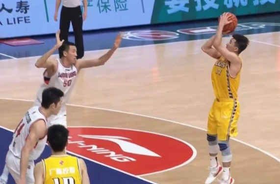 广厦108-103险胜终结广州4连胜 孙铭徽砍35分胡金秋30+8 