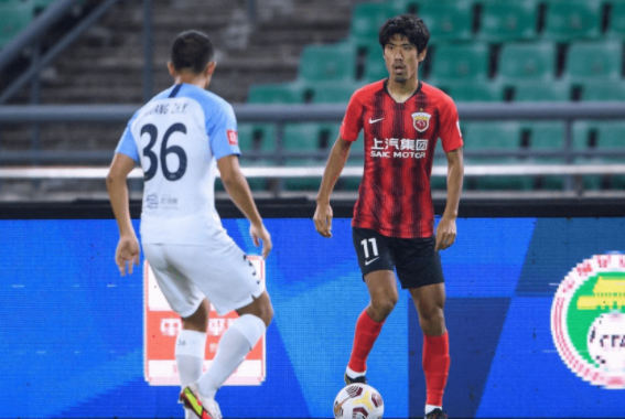 中超-上海海港1-0广州城 保利尼奥助攻吕文君破门