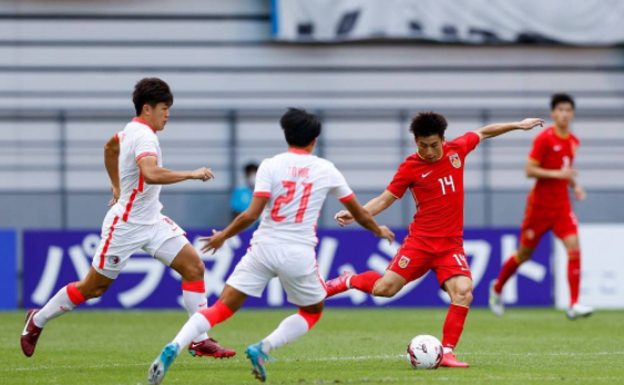 东亚杯-中国男足1-0中国香港 谭龙抽射建功韩佳奇献关键扑救