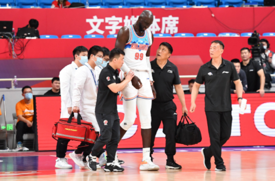 CBA-北控98-95险胜新疆 廖三宁17+7+7法尔18分5帽 杰克逊遭驱逐