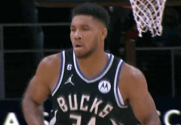 NBA-雄鹿98-117负老鹰遭赛季首败 穆雷准三双字母哥空砍25+7