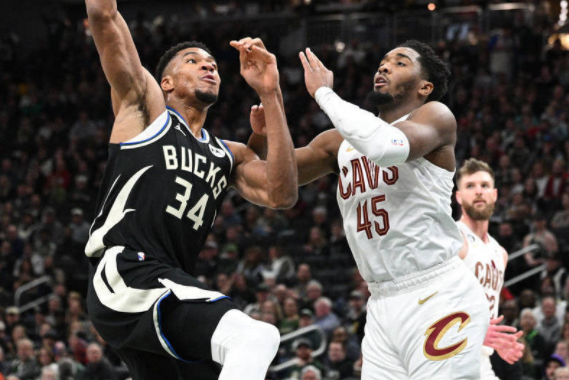 NBA-骑士客场102-117不敌雄鹿 字母哥38+9+6米切尔29分