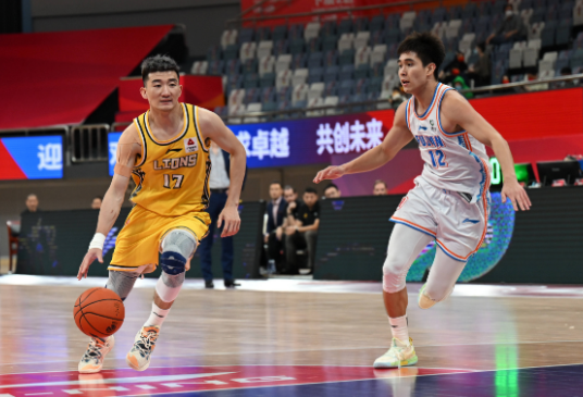 萨林杰27+21孙铭徽仅3分 深圳89-60大胜广厦取六连胜