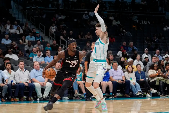 NBA季前赛-三球砍全场最高24+6+5巴特勒11分 黄蜂3分险胜热火 