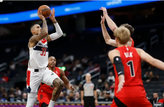 NBA季前赛-库兹马22分巴恩斯16+8 普尔7中1 奇才轻取猛龙