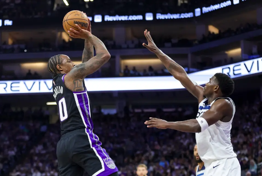 德罗赞26+8 爱德华兹罚球准绝杀 森林狼117-115险胜国王