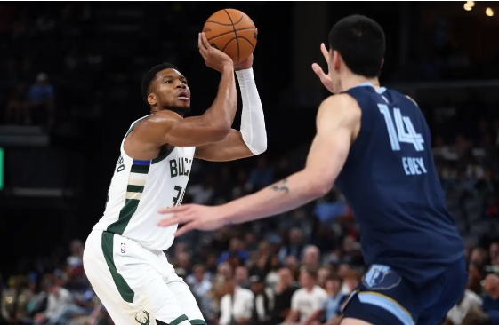 莫兰特三双 阿德托昆博空砍37分 灰熊122-99大胜雄鹿