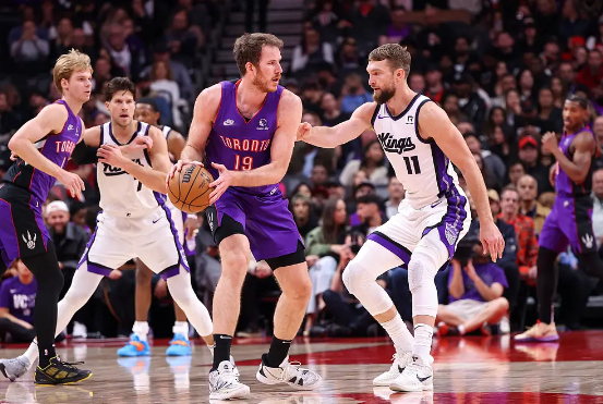 巴雷特罚球造悬念 小萨17+20+10 卡特球衣退役 猛龙险胜国王