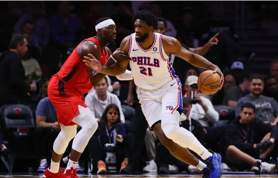 巴特勒30+10+5 恩比德11+8+5 乔治18+6+5 热火击退76人