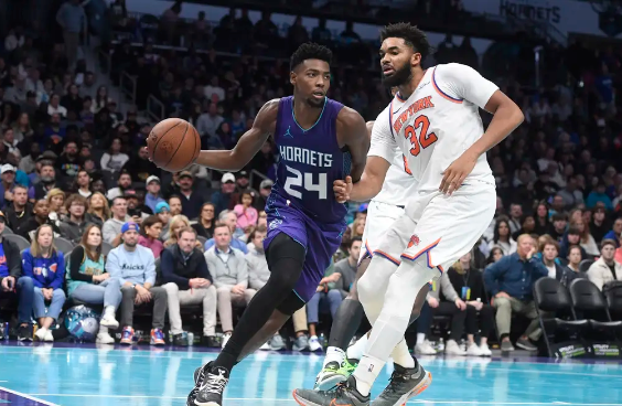 布伦森31+6+6 唐斯19+12 米勒25中7 尼克斯险胜黄蜂