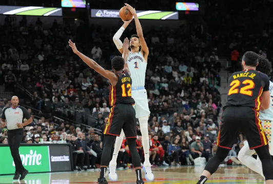 文班42+6+5&加时独得分 杨23+16 马刺加时力克老鹰