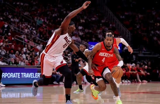 希罗27+6+9 末节冲突6人被驱逐 申京18+18+6 热火力克火箭