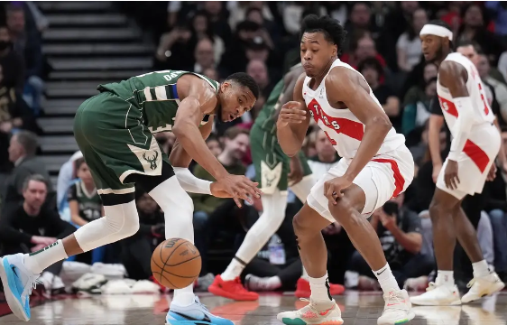 利拉德三节25分 字母哥血染赛场11+12+13 雄鹿24分大胜猛龙