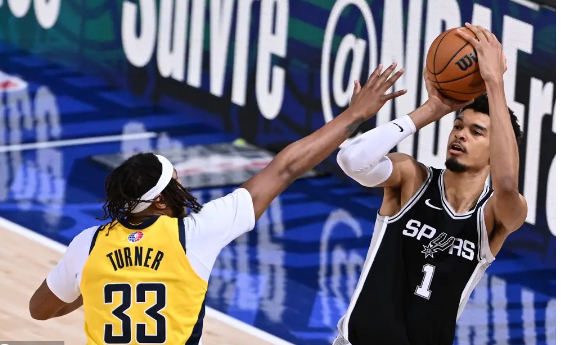 哈利伯顿三节28分 文班20+11 巴恩斯25+7 步行者大胜复仇马刺 哈利伯顿三节28分 文班20+11 巴恩斯25+7 步行者大胜复仇马刺