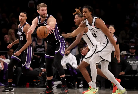 福克斯30+7 小萨21+22+10 拉塞尔19分 国王大胜篮网