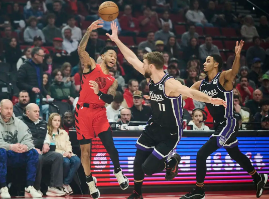 西蒙斯8记三分 夏普24分 拉文22分 开拓者击退国王豪取6连胜