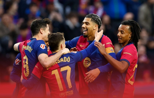 西甲-巴萨4-0大胜皇社登顶榜首，马丁、卡萨多处子球