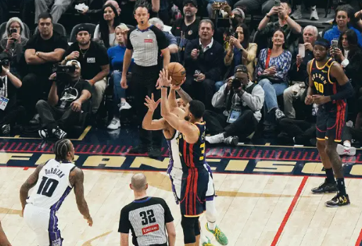 库里4000记三分里程碑 库明加复出18分 勇士8人上双大胜国王