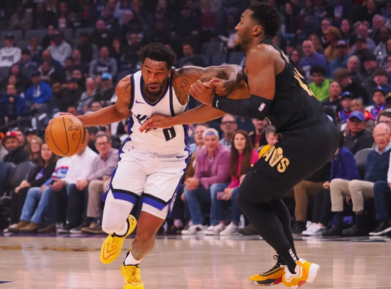 德罗赞27分莫布利31+10 国王爆冷123-119送骑士三连败