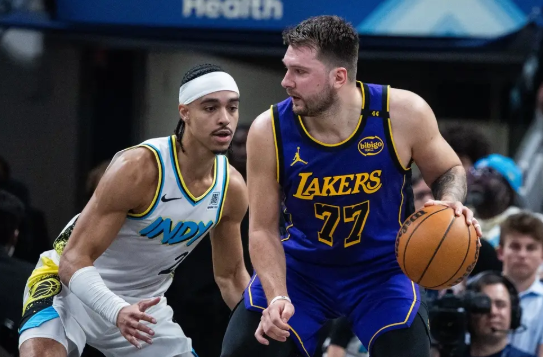 詹姆斯压哨补篮绝杀 东契奇34+7+7 湖人1分险胜步行者止3连败