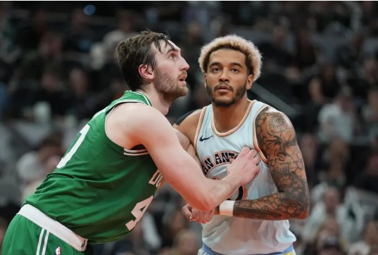 塔图姆29+10+8 卡斯尔22+8 凯尔特人7人上双力克马刺迎8连胜