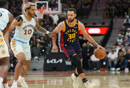 波杰姆斯基27+6+5 穆迪20分 凯尔登19分 勇士大胜送马刺4连败