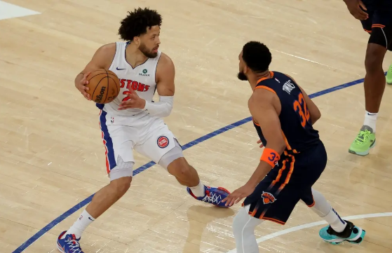 CC33+12 施罗德关键三分 布伦森37+7 活塞险胜尼克斯扳成1-1 CC33+12 施罗德关键三分 布伦森37+7 活塞险胜尼克斯扳成1-1