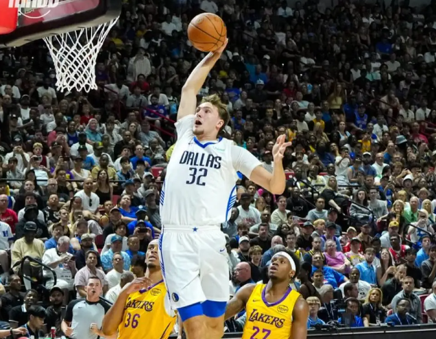 布朗尼8分 克内克特伤退 弗拉格夏联首秀21中5 关键防守+突分锁定胜局 布朗尼8分 克内克特伤退 弗拉格夏联首秀21中5 关键防守+突分锁定胜局